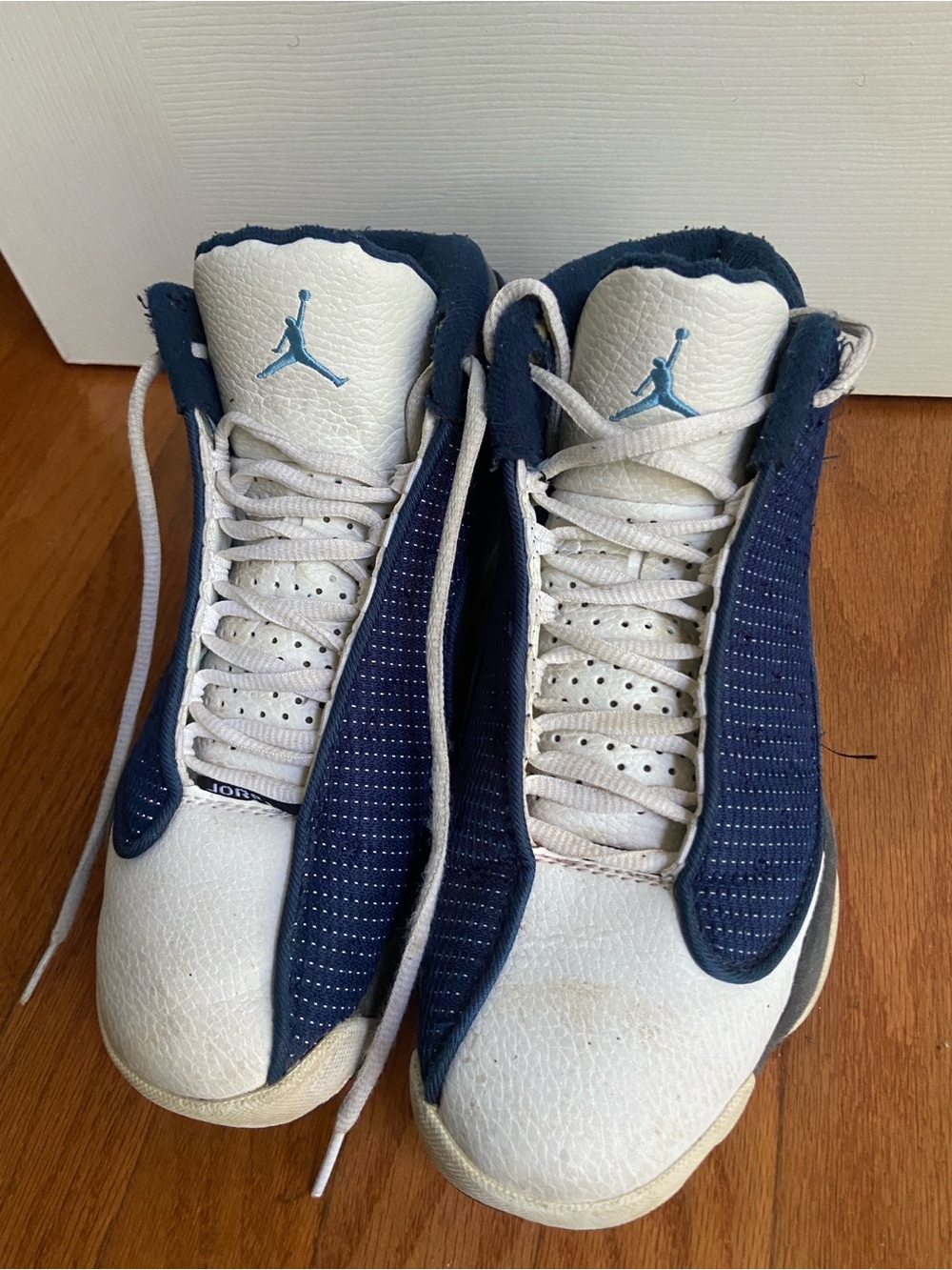 Jordan Retro 13 in White and Navy Blue